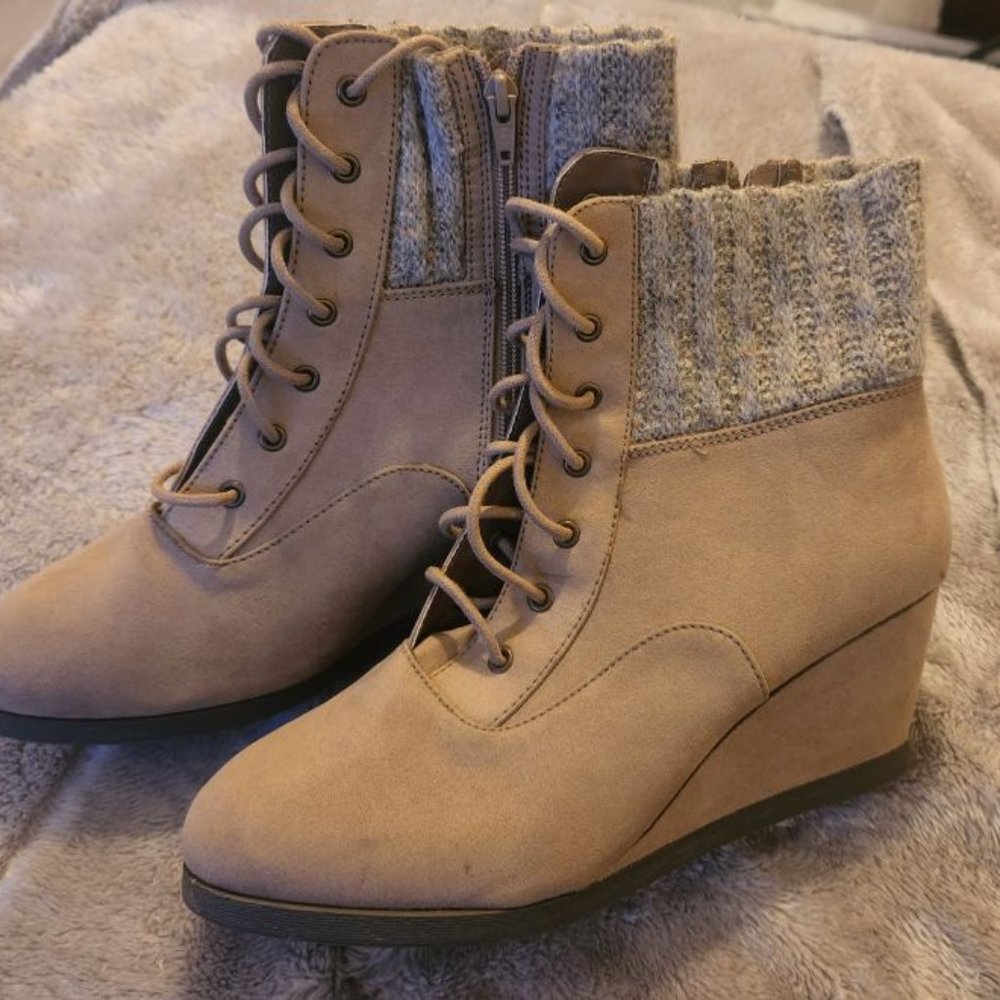 Kohls ** Nice pair of faux suede with wedged heels ankle boots in size 10-medium